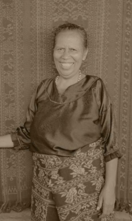Portrait of a Mama weaver