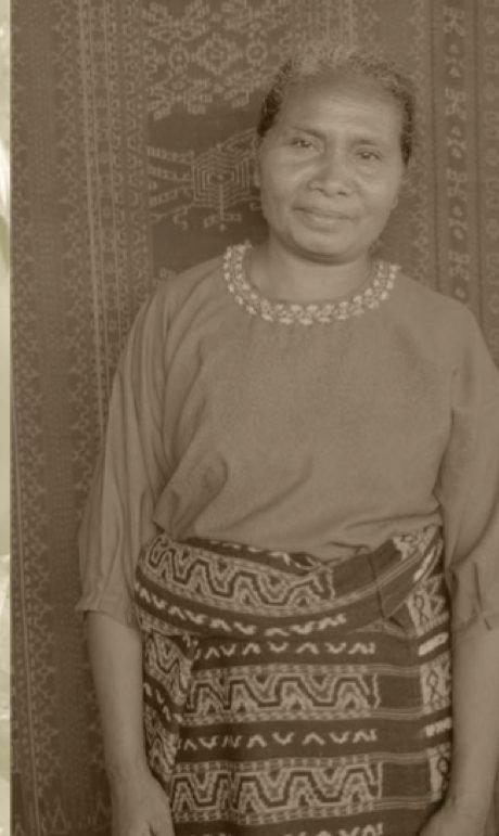 Portrait of a Mama weaver